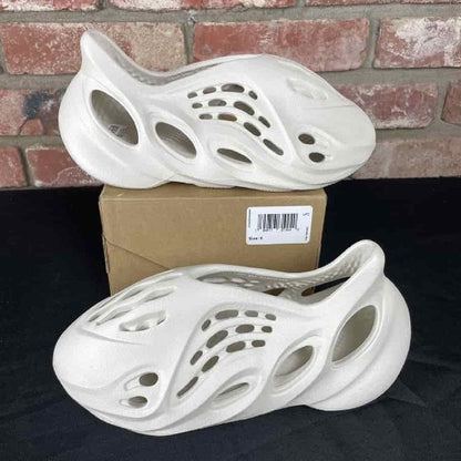 Yeezy Foam RNNR Ararat